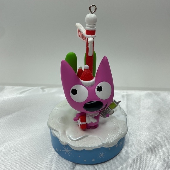 Hallmark Keepsake Hoops and YoYo Cell-ebrating Christmas Sound Ornament 2008 - Picture 7 of 9